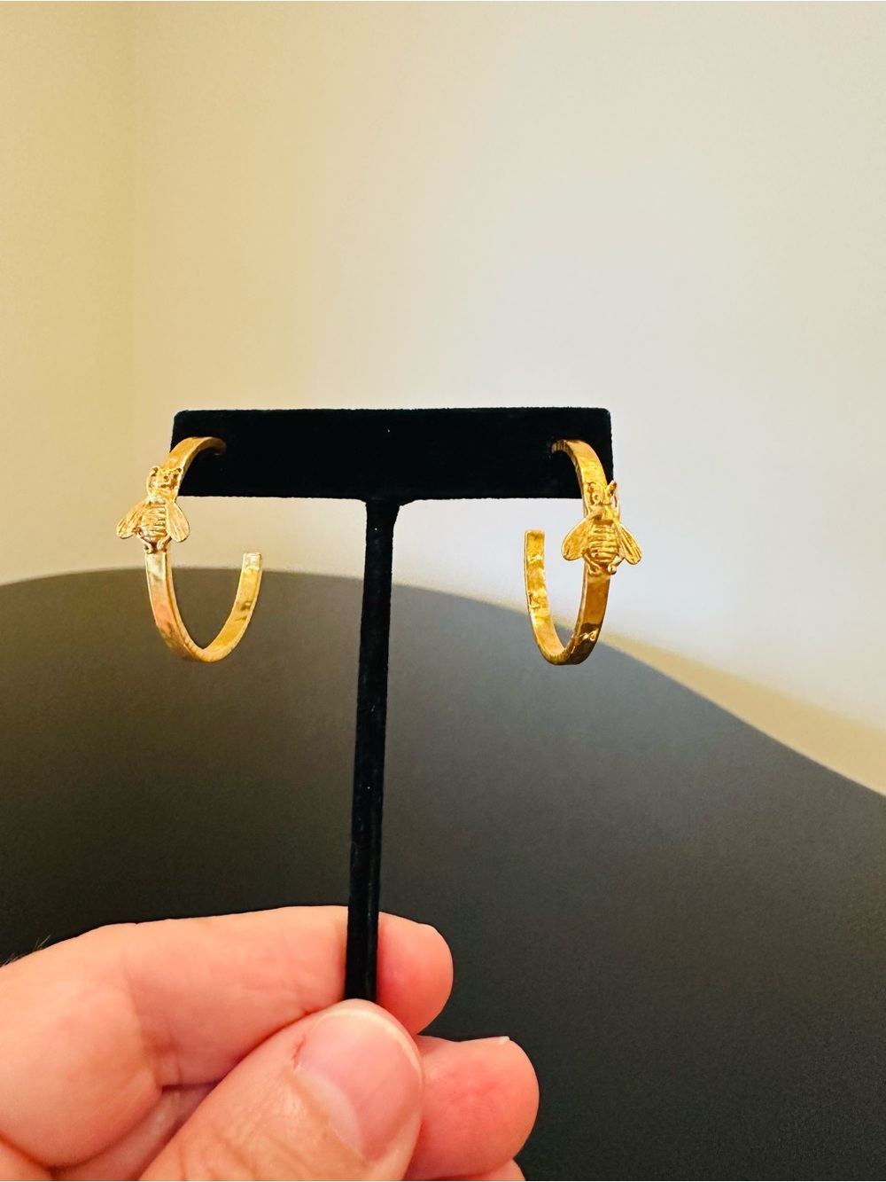 Julie Vos Authentic Luxury Designer Minimalist Spring Summer Bee Hoop Earrings - Picture 12 of 17